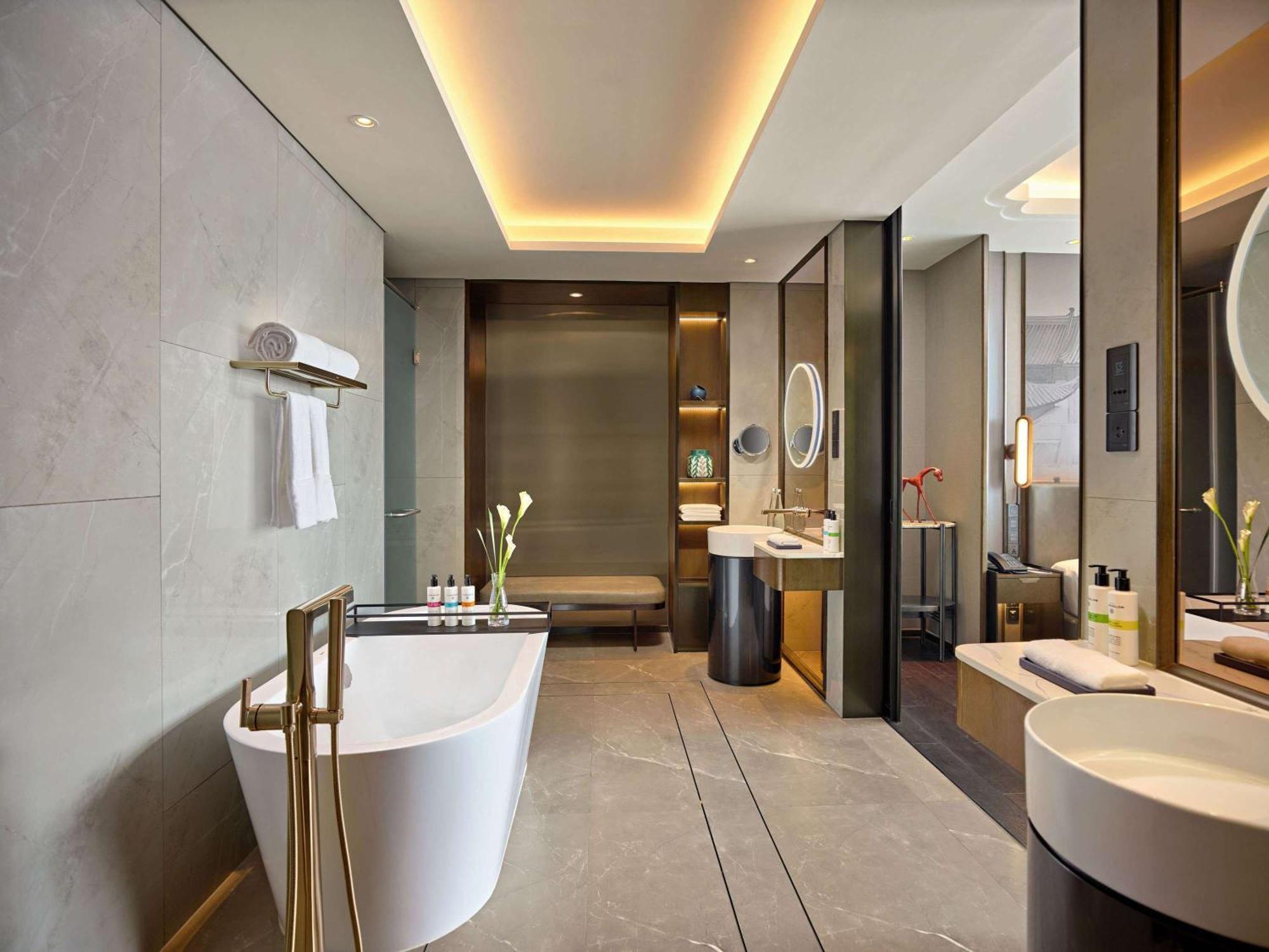 Pullman Hai Phong Grand Hotel Haiphong Exterior foto